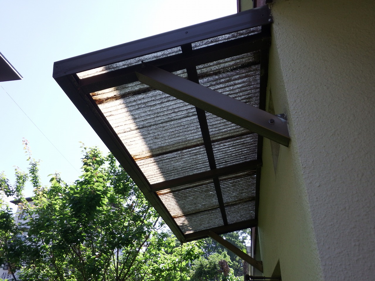 奈良市の庇波板屋根施工前