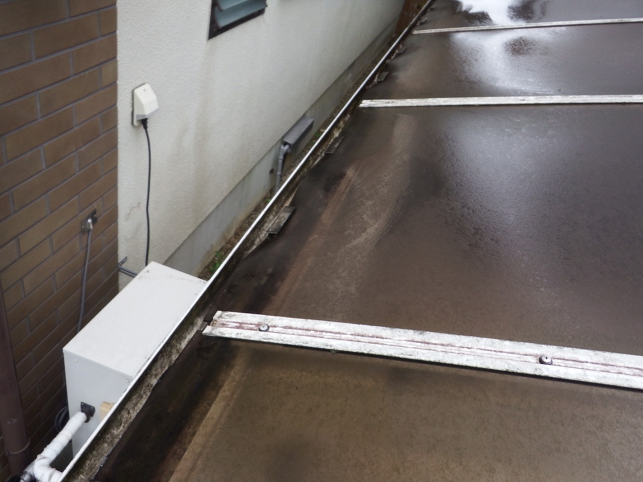 奈良市出屋敷町の雨漏りのカーポート屋根