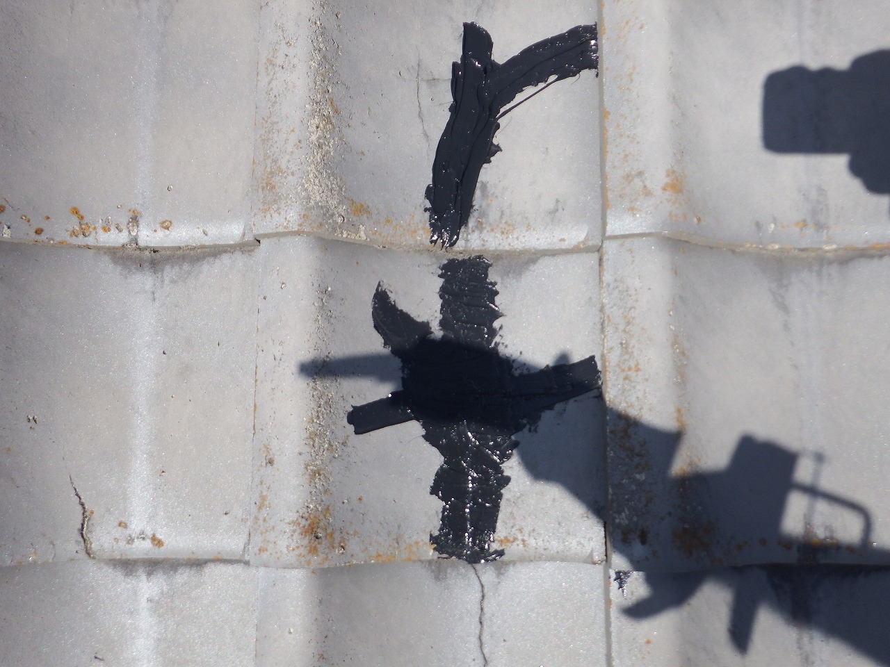 奈良市平松の雨漏りのハイツの屋根、瓦を設置