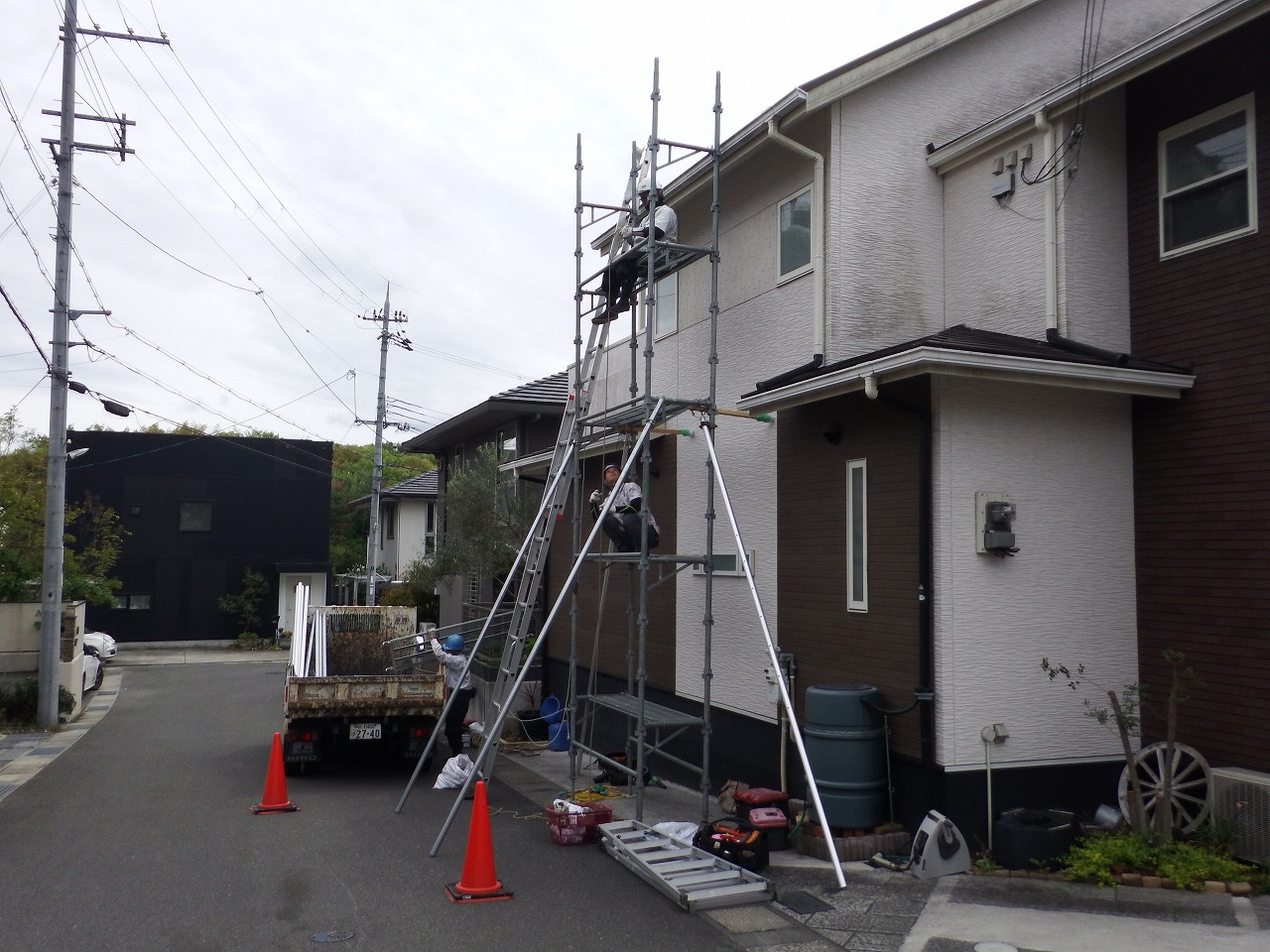 生駒市上町台のスレートが割れた屋根工事、足場の解体