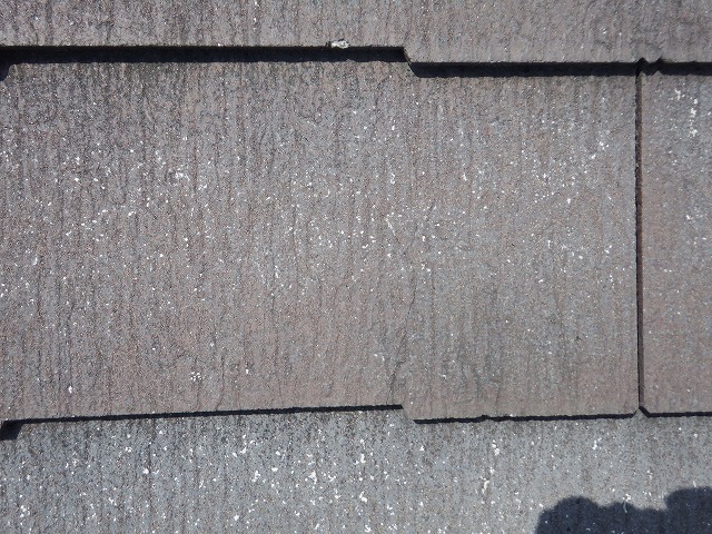 スレート屋根のひび割れの状態