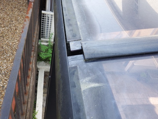 奈良市の強風で破損したカーポート屋根の押さえ