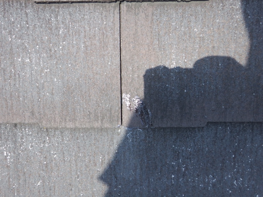 割れたところをコーキングで補修