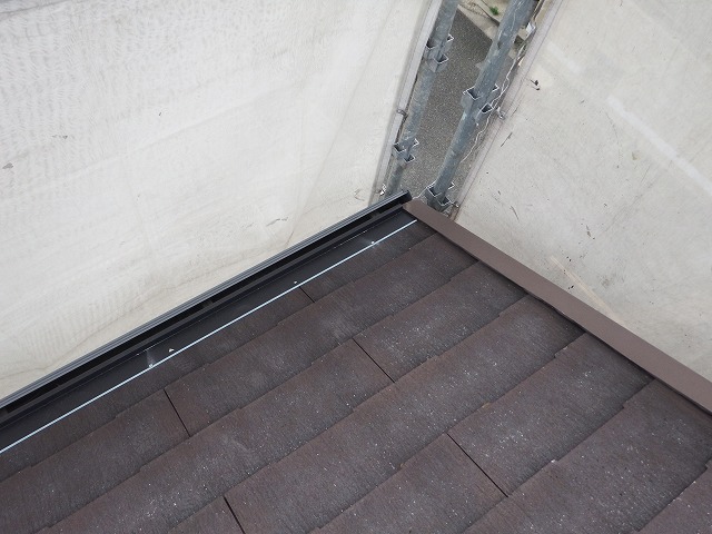 生駒市で割れたカラーベスト屋根の補修メンテナンス