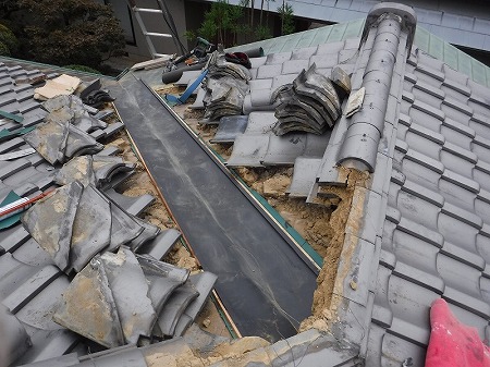 ガルバリウム鋼板谷板取り付け