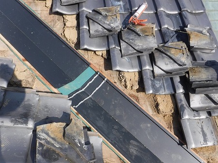 ガルバリウム鋼板谷板接続