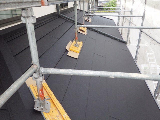 スーパーガルテクトを葺いた屋根の様子