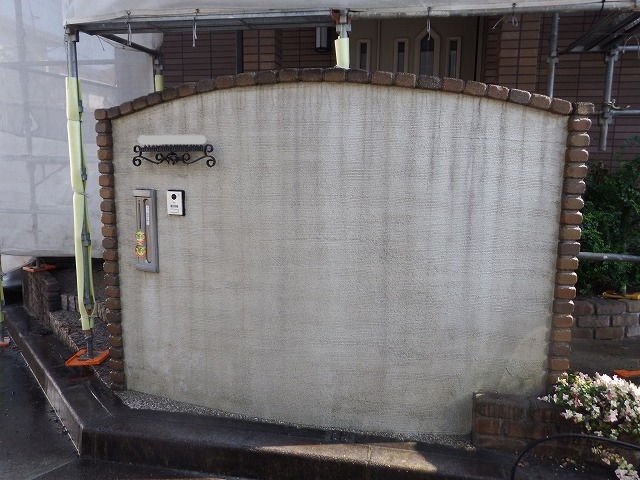 洗浄後の門塀の様子