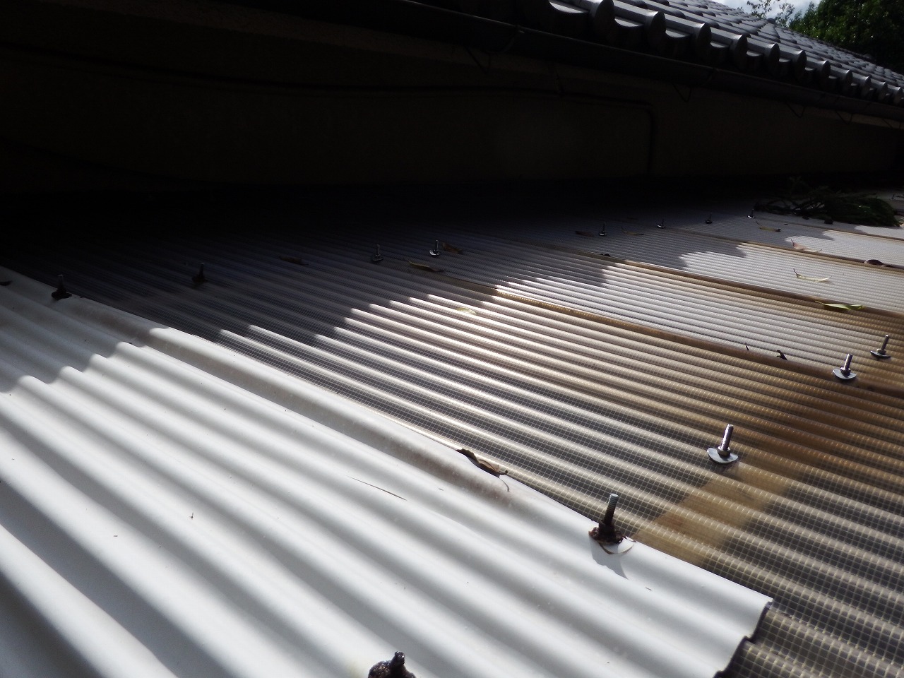 奈良市法蓮町の波板屋根の現調