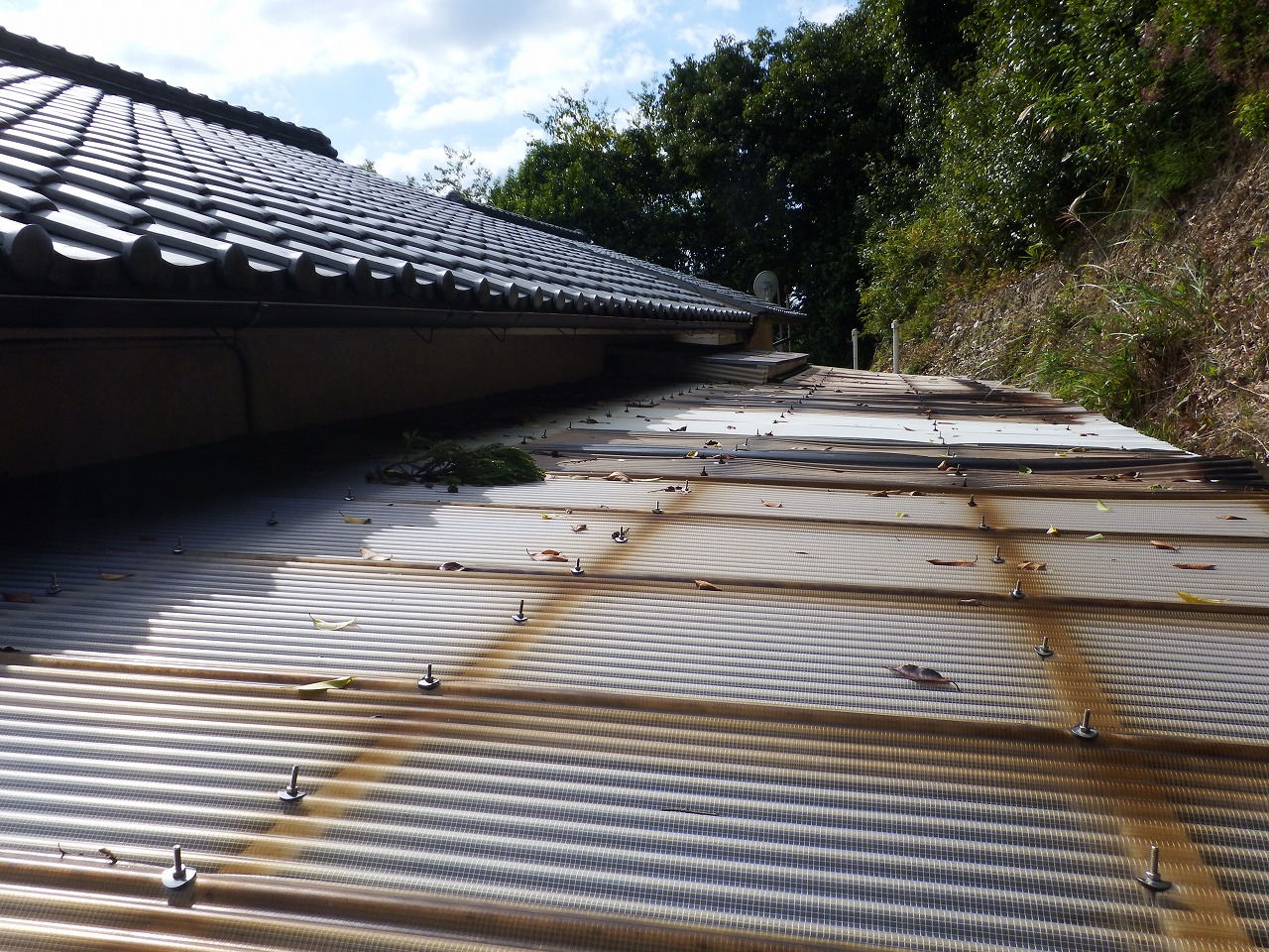 奈良市法蓮町の波板屋根の現調