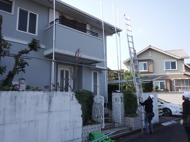 奈良市東登美ケ丘の屋根工事の足場設置、スライダー設置