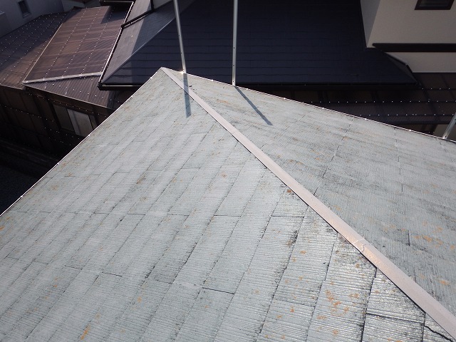 奈良市東登美ケ丘の築32年のスレート屋根、棟板金