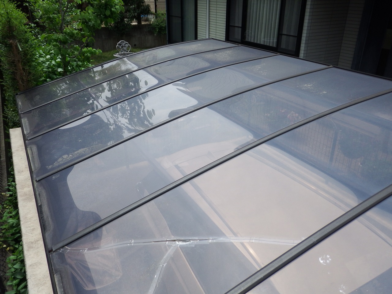 生駒市の割れたカーポート屋根の無料点検