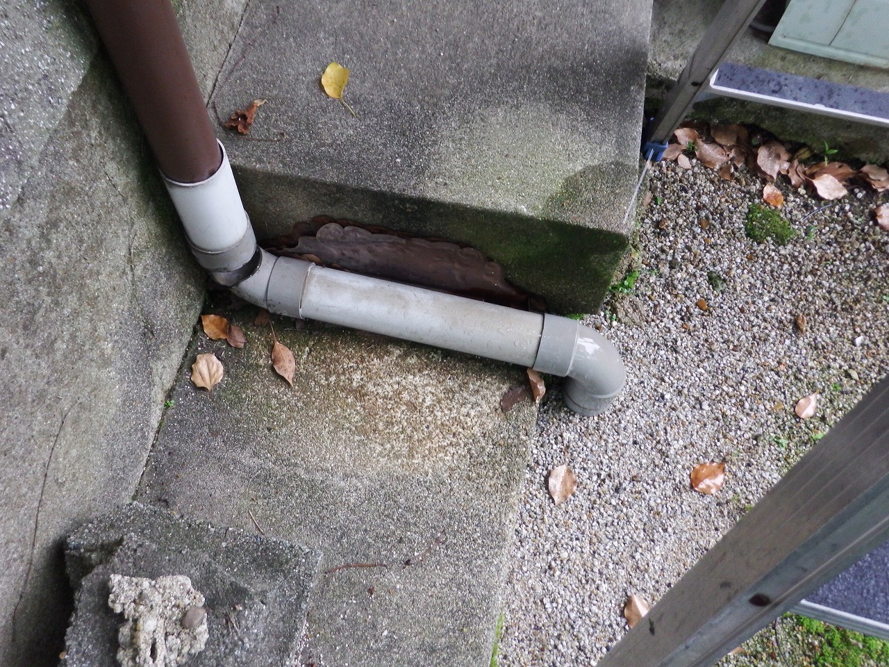 橿原市の２階建瓦屋根の住宅の雨樋