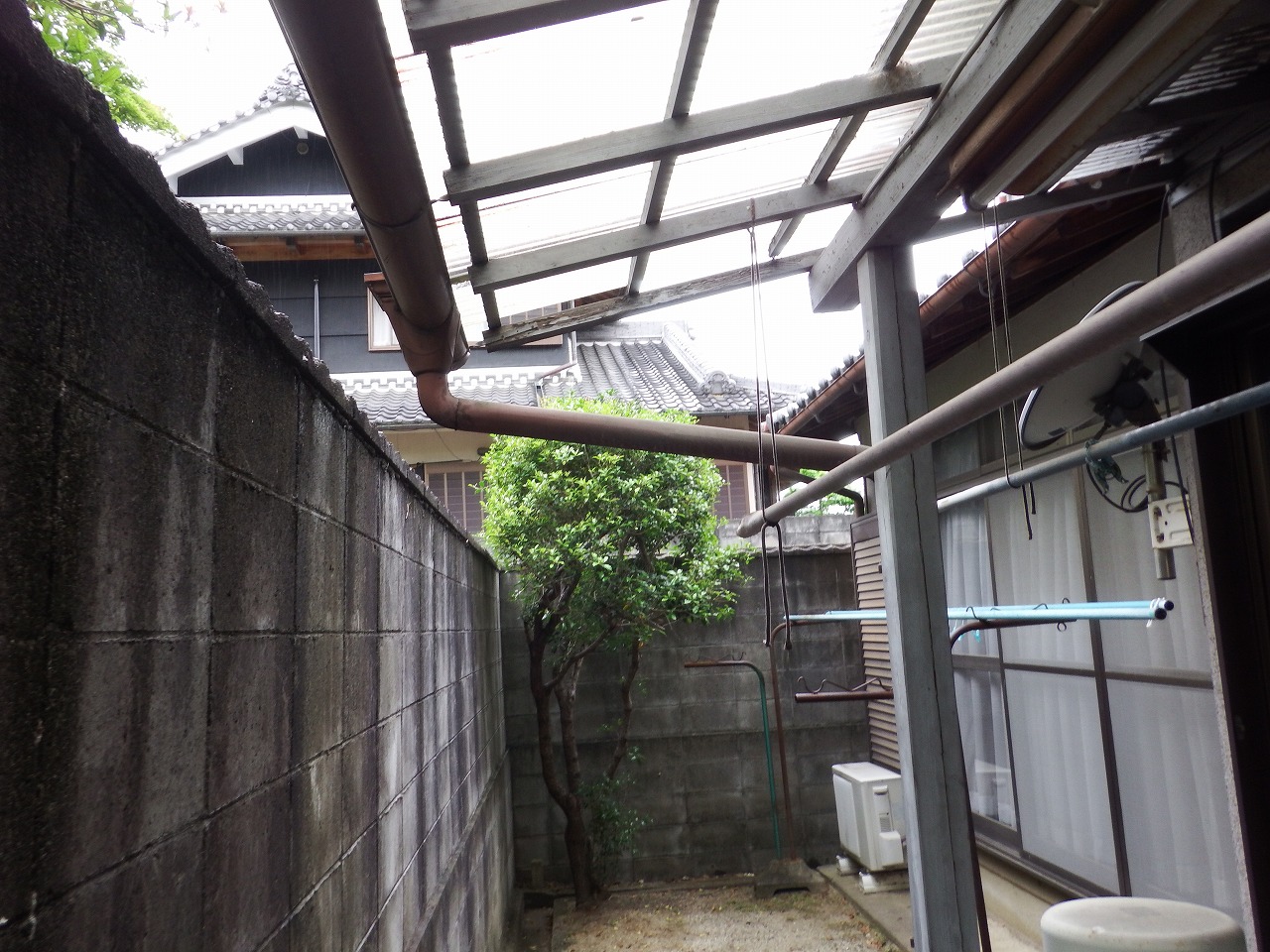 橿原市のテラス屋根の雨樋