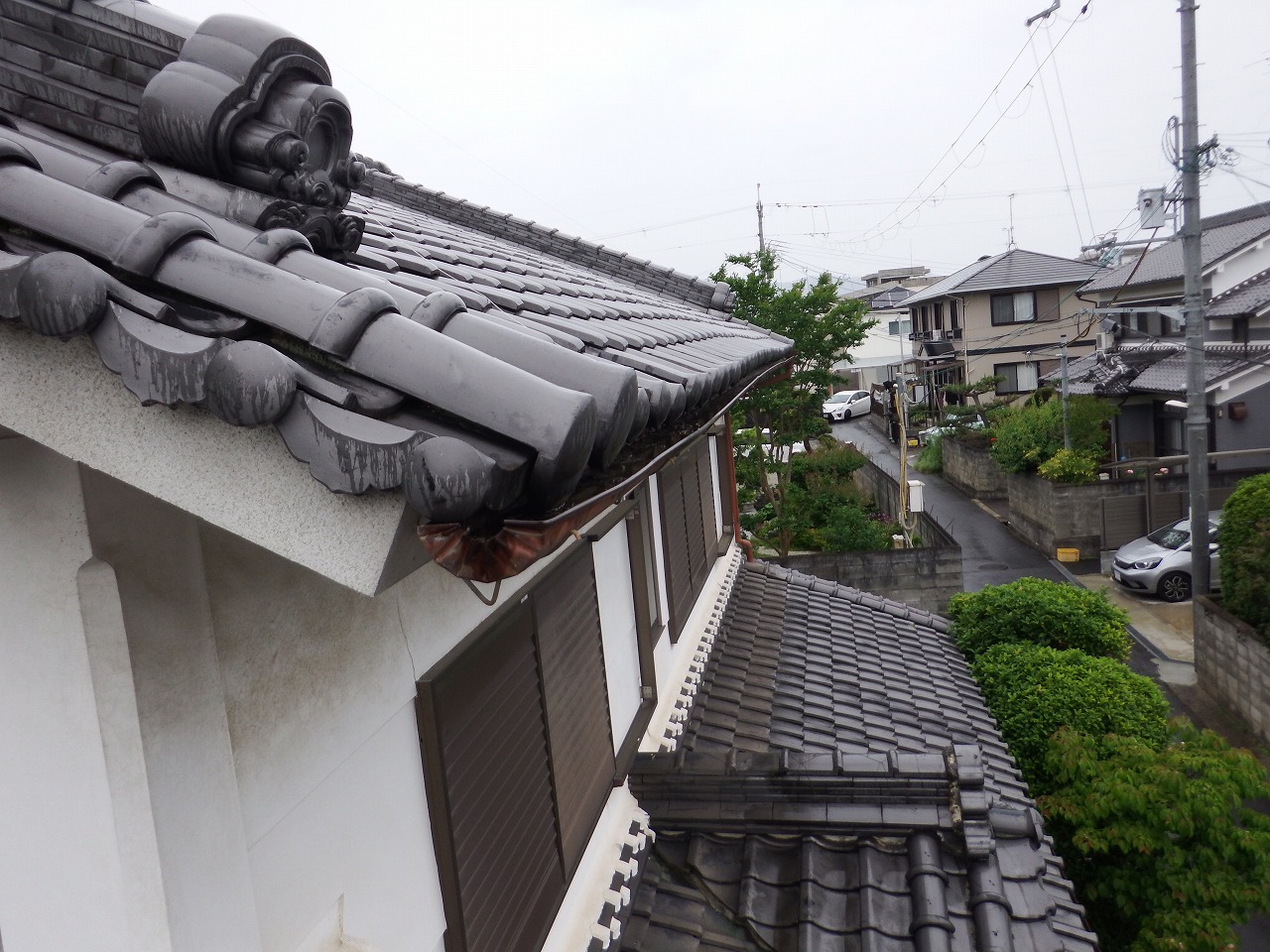 橿原市の２階建瓦屋根の住宅の雨樋
