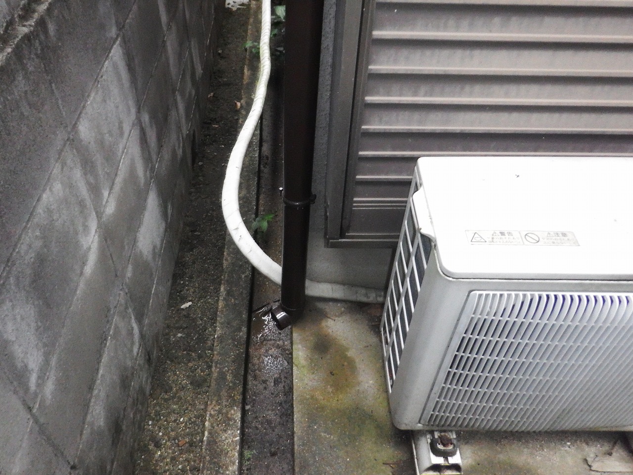 橿原市の雨樋工事、竪樋設置