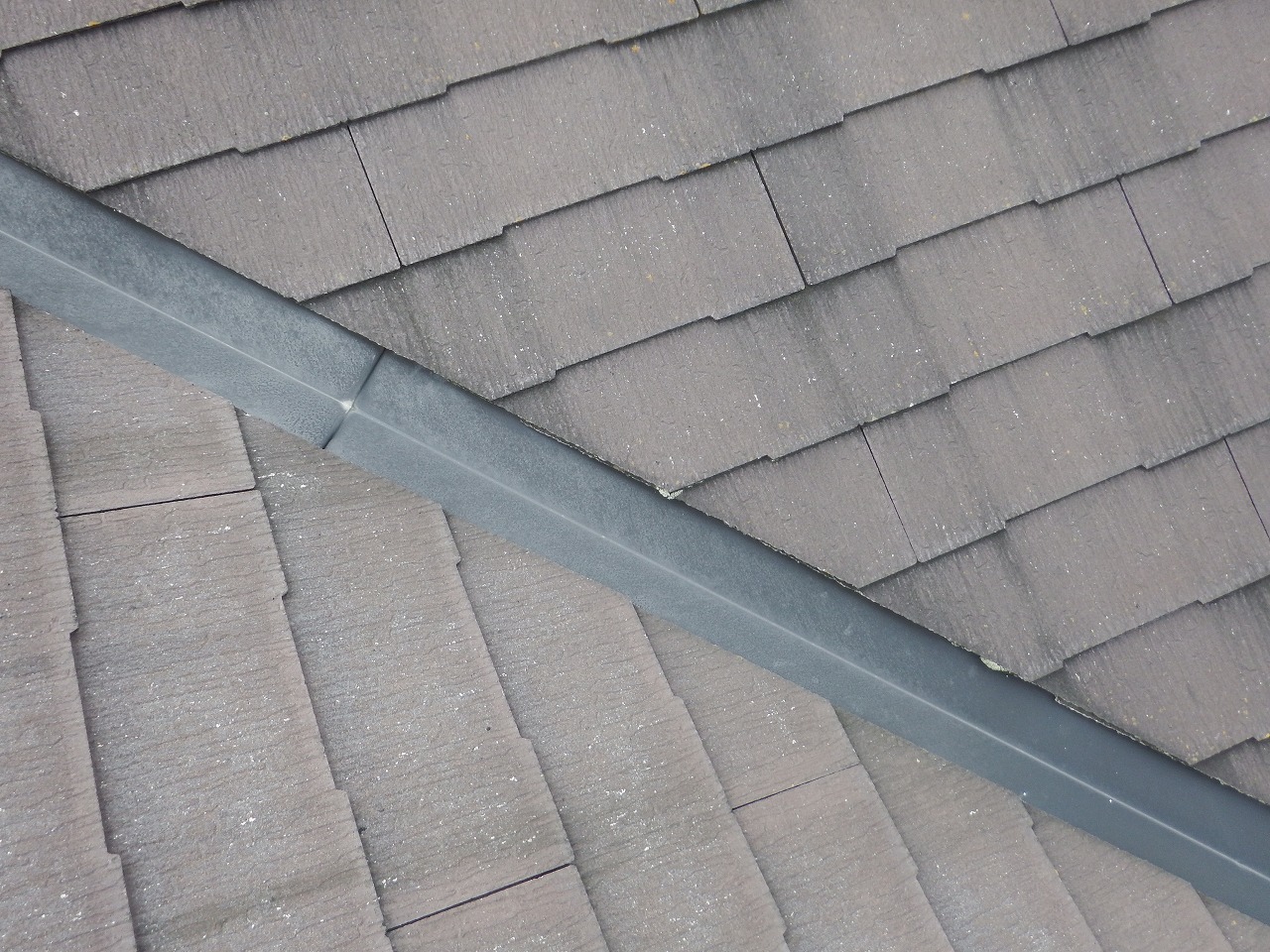 生駒市のスレート屋根の谷板金