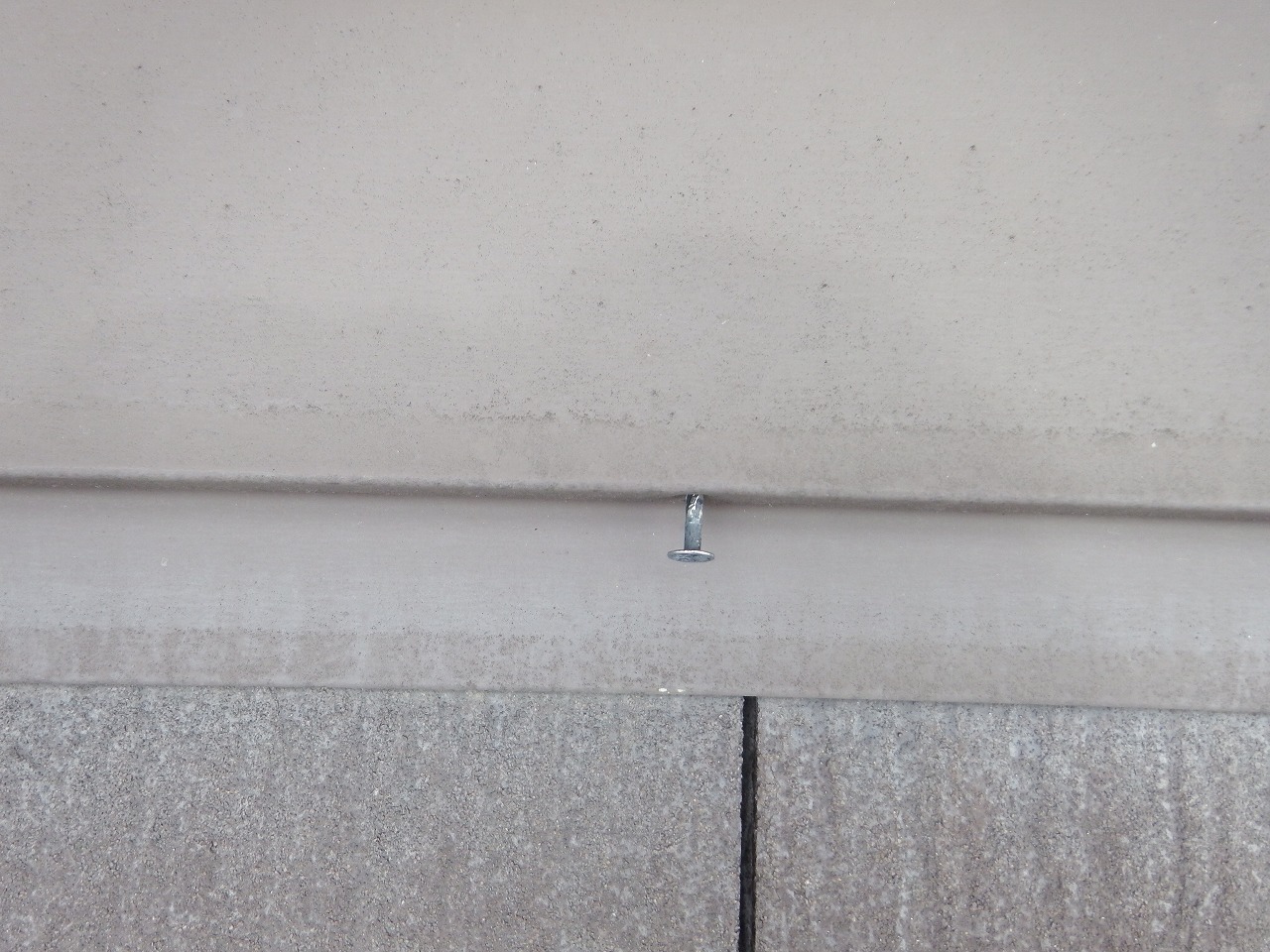 生駒市の屋根点検、棟板金の釘抜け