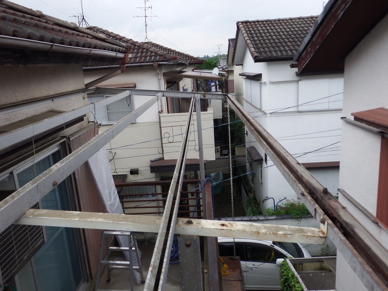 奈良市の綺麗に掃除をしたベランダ屋根の溝