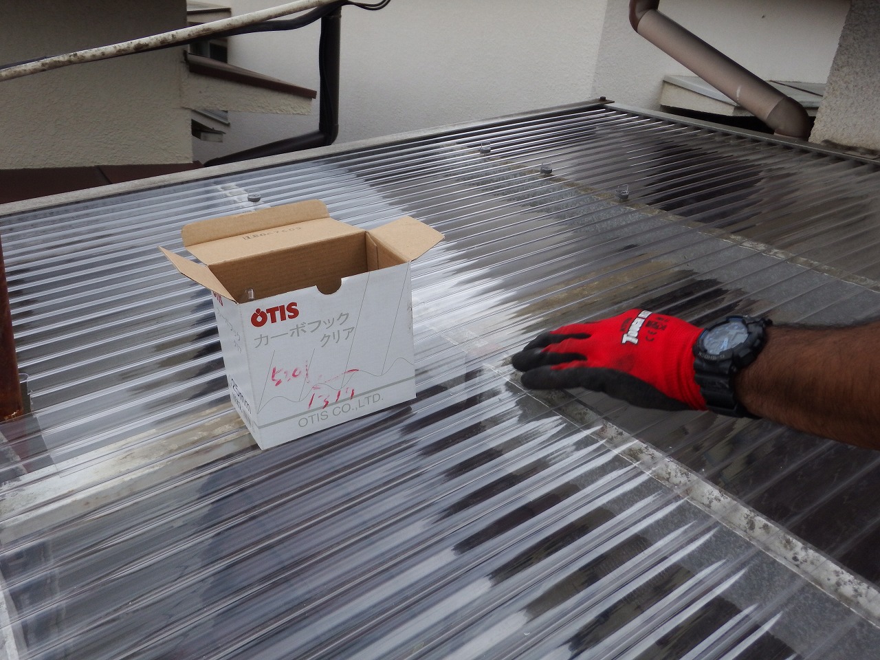 奈良市のポリカ波板のフックボルト設置