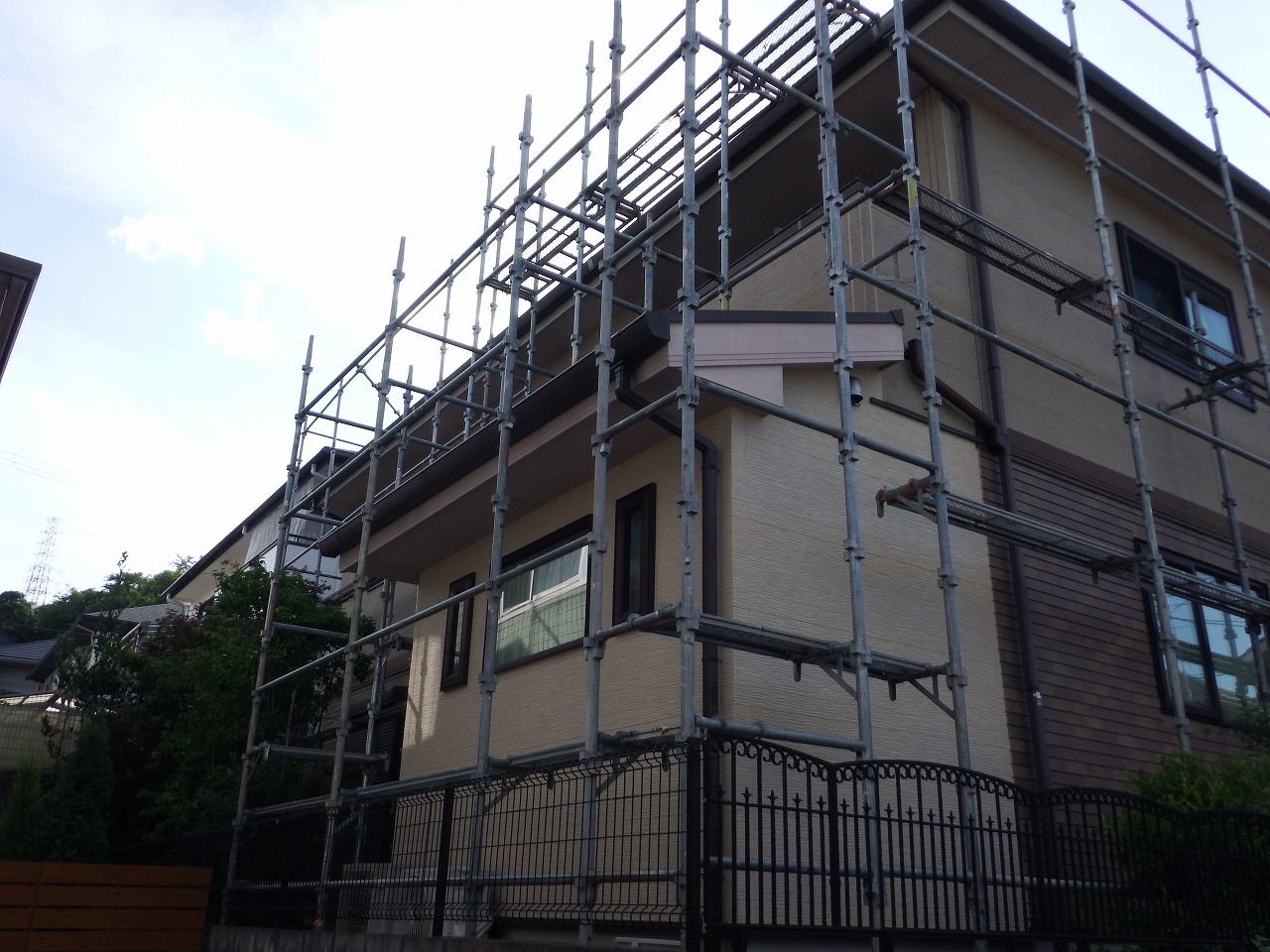 生駒市の塗装工事、足場設置