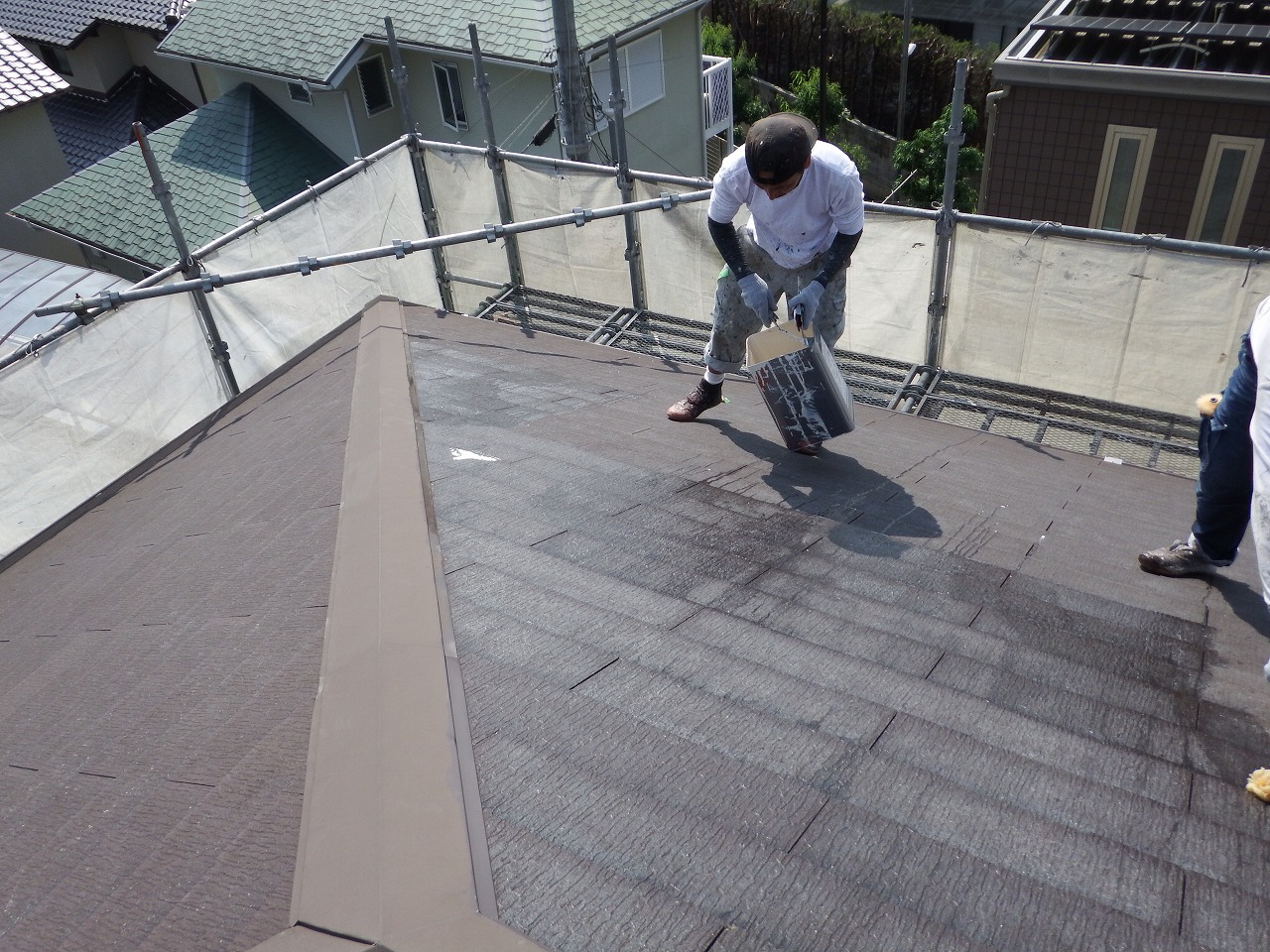 生駒市のスレート屋根塗装、下塗り