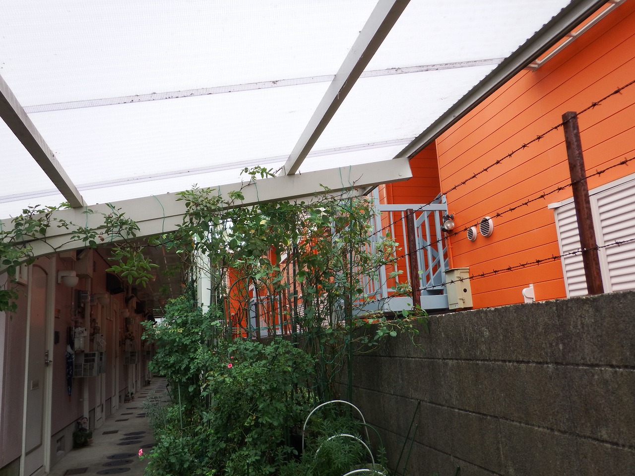 奈良市でカーポートの波板屋根の飛散、現場調査