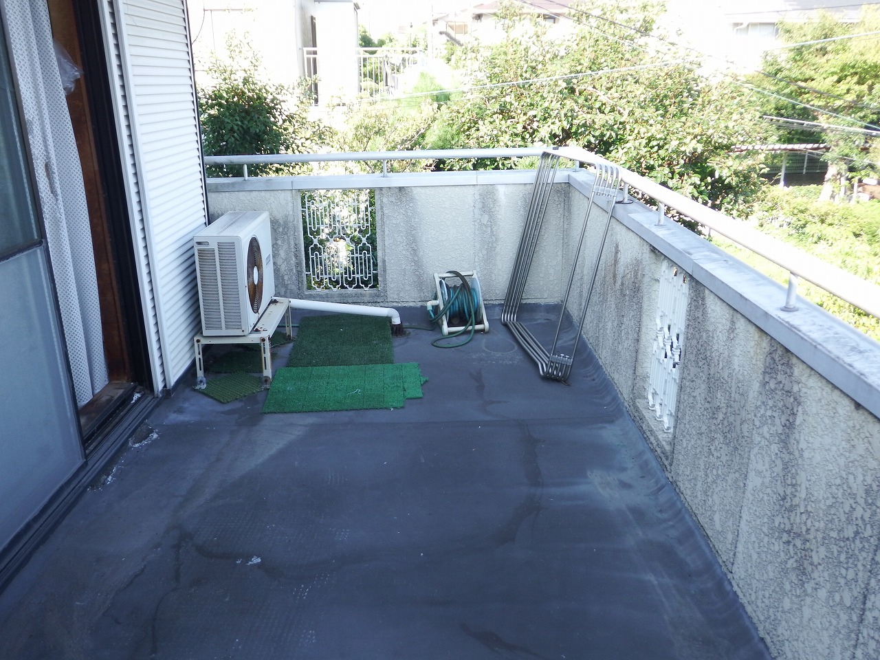 生駒市のバルコニーの床、現調