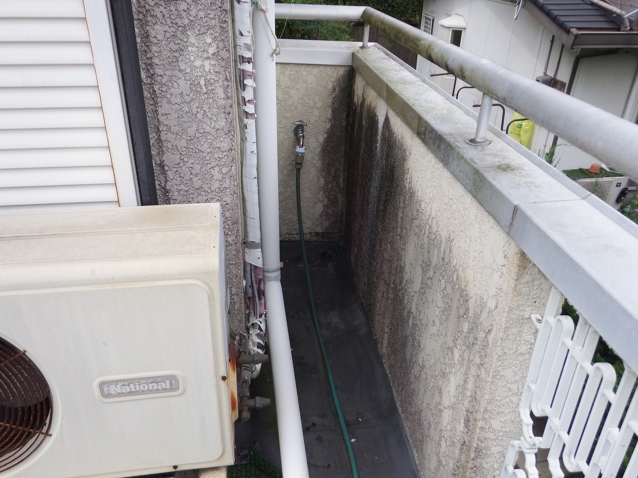 生駒市のバルコニーの床面、現調