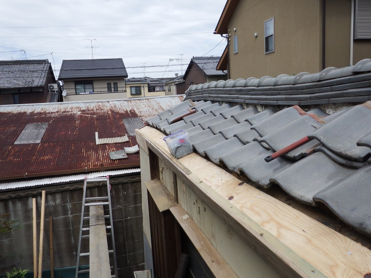 奈良市川久保町の崩れた瓦屋根補修