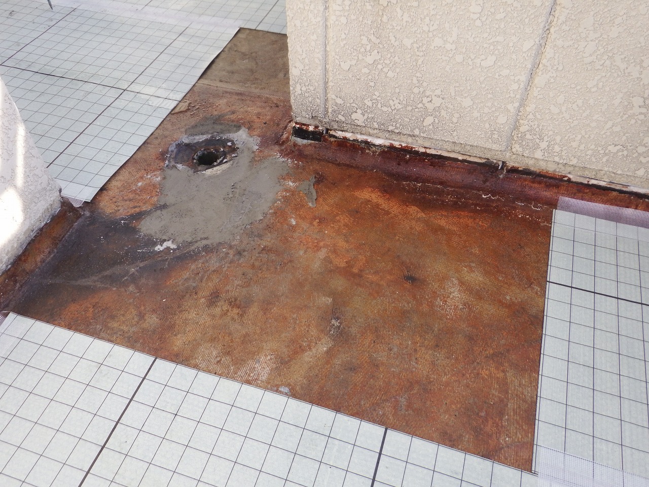 生駒市のバルコニー防水工事、通気緩衝シート設置