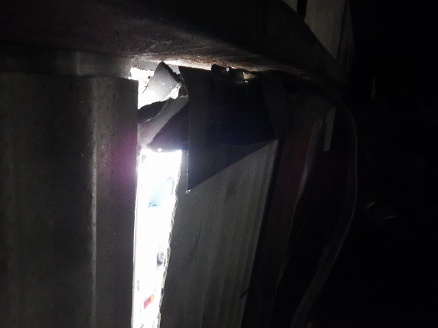 奈良市古市町のとある企業で運送のトラックが壊した庇の内部現調