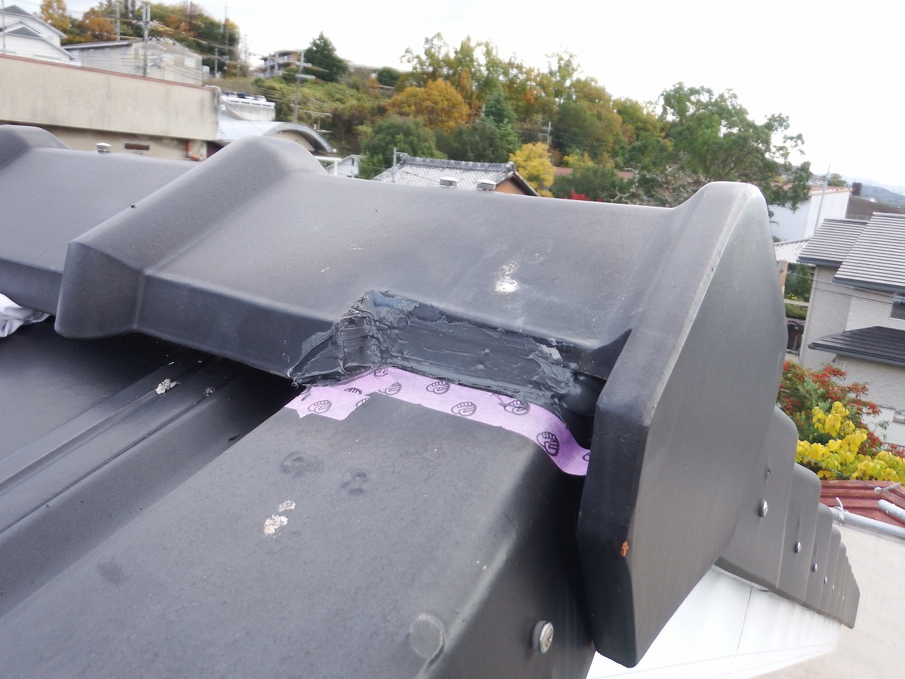 奈良のリフォーム工事、屋根のシール打ち