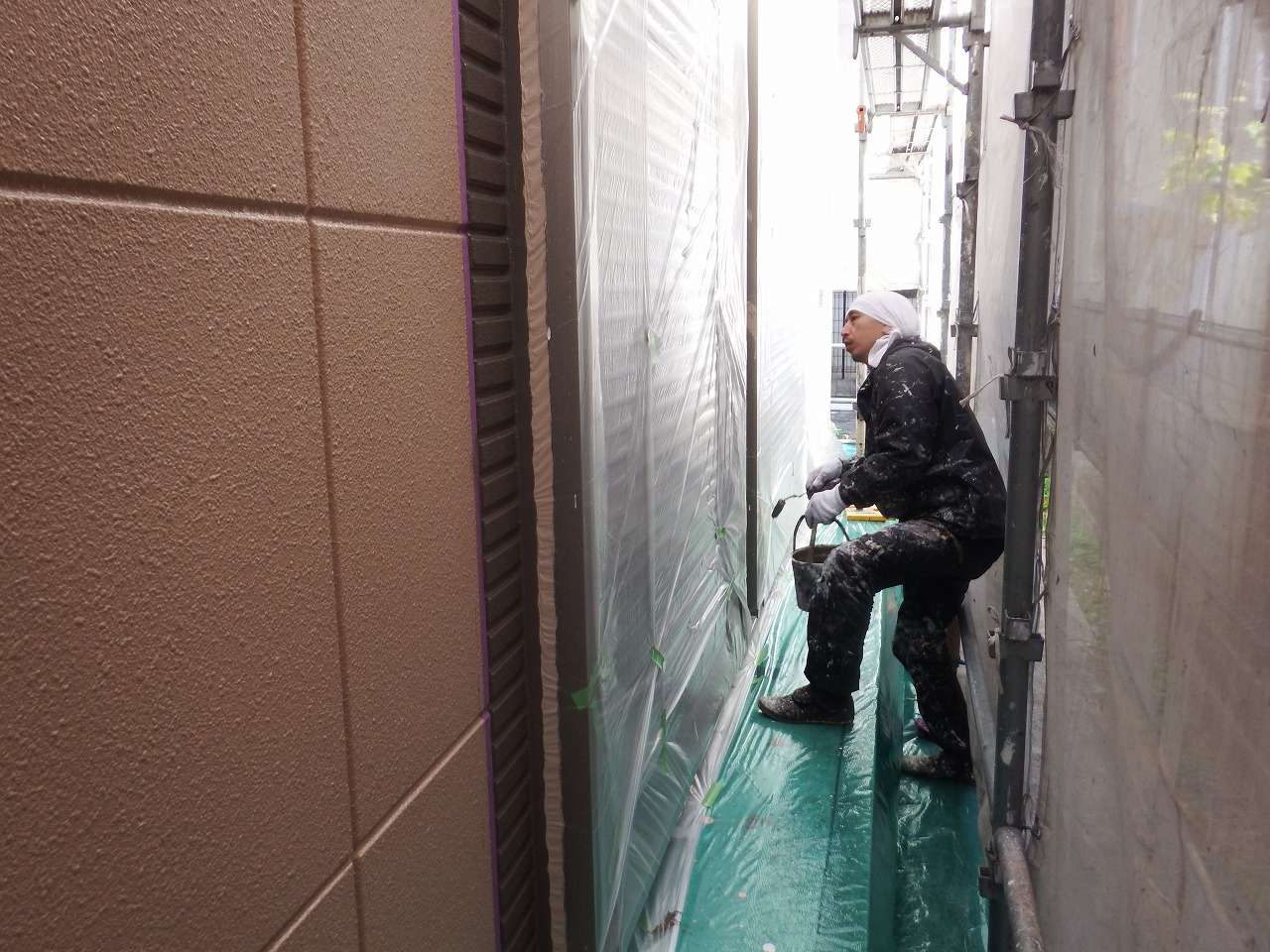 奈良市の外壁塗装作業中