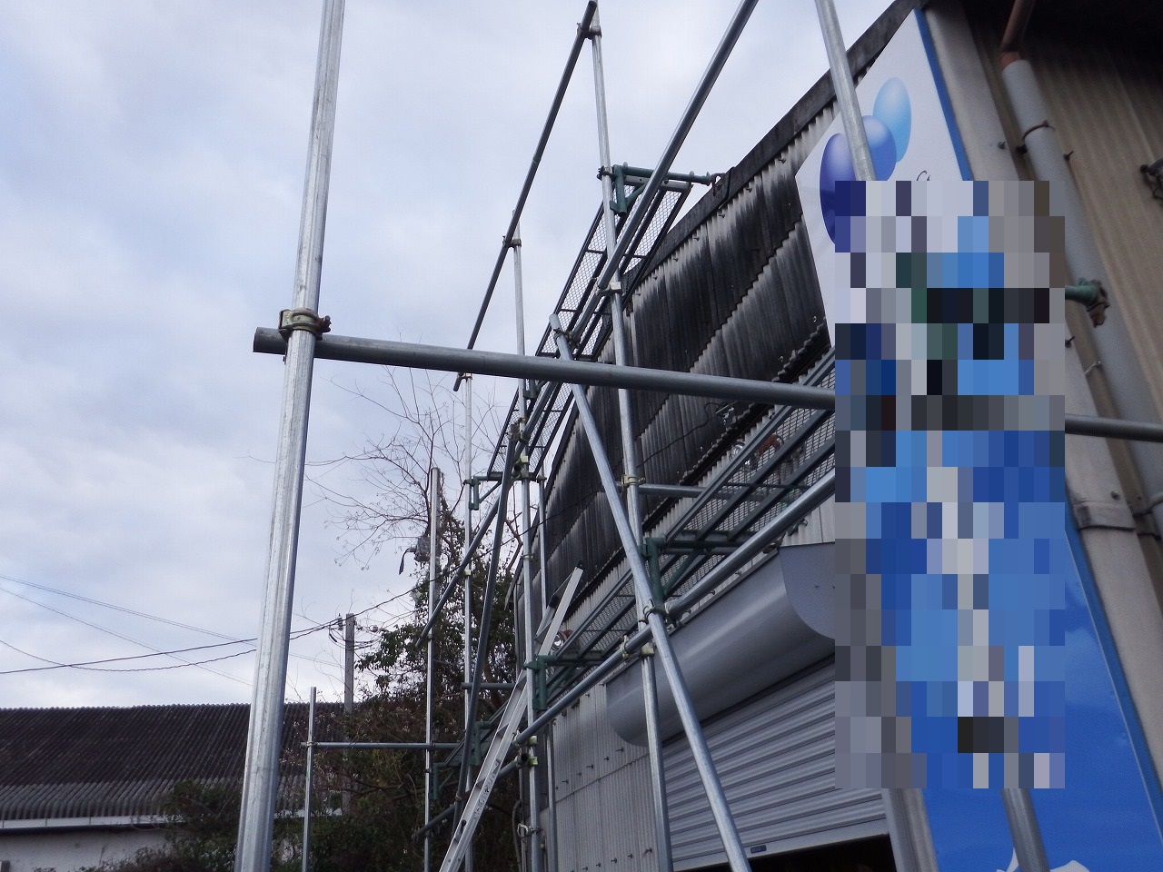 奈良市古市町で庇・外壁工事、足場組み立て