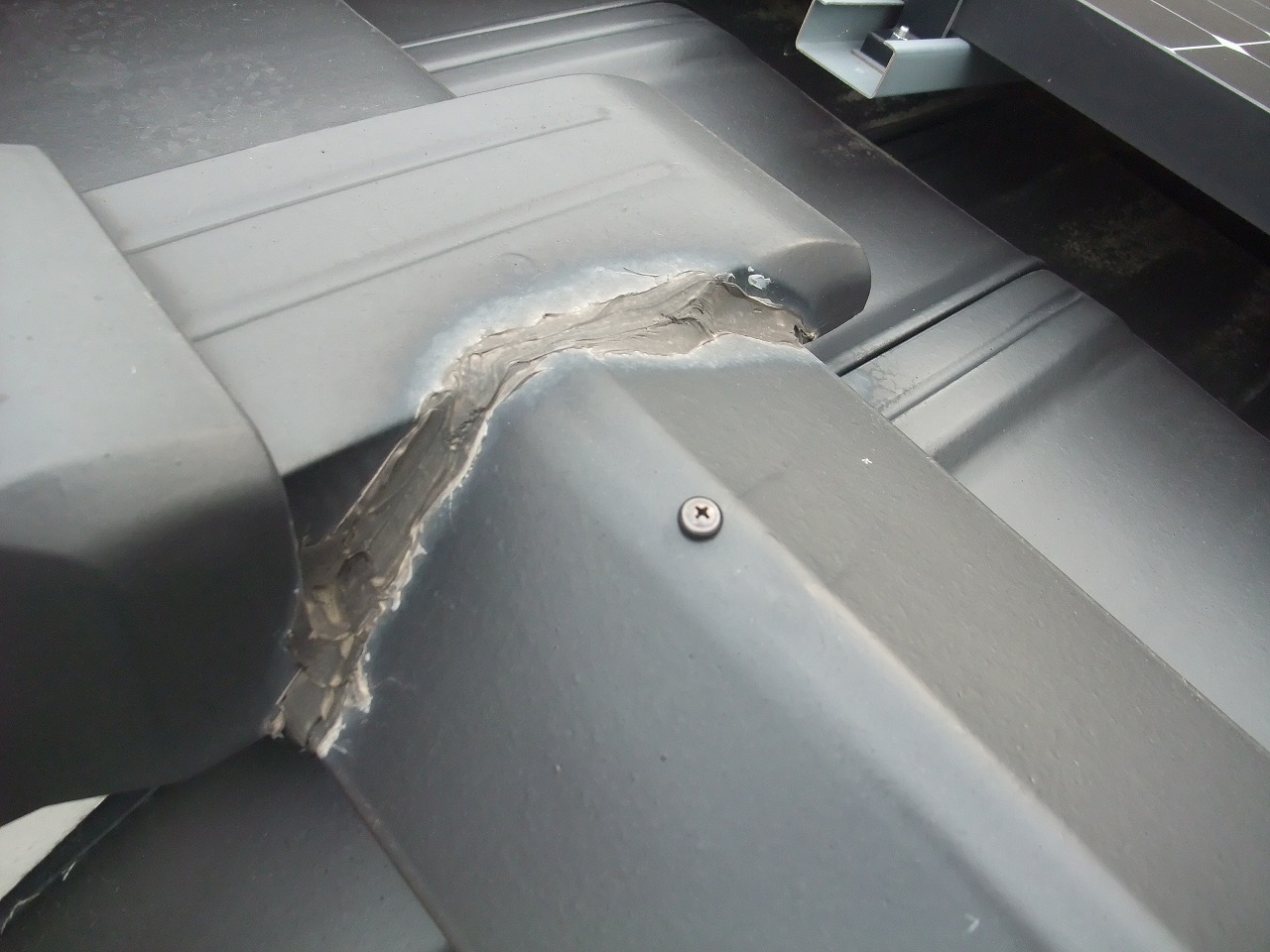 奈良市のボールを取り除いた家の屋根点検