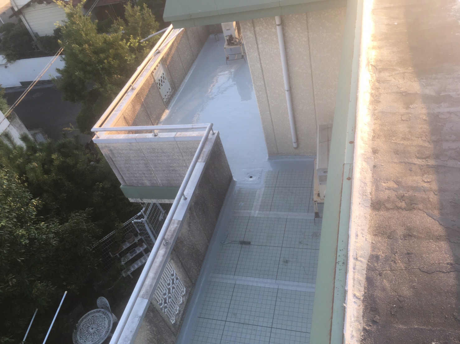 生駒市のバルコニー防水工事、ウレタン塗料の塗布