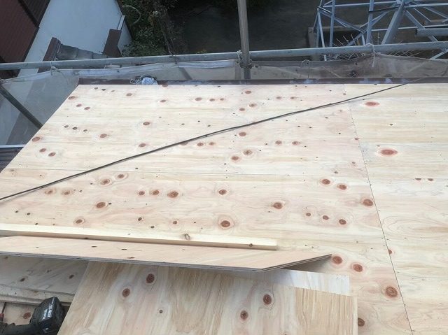 野地板の増し張り屋根強化