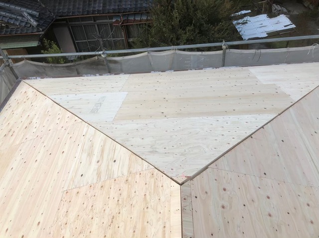 野地板の増し張り屋根強化