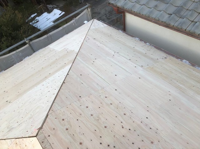 野地板の増し張り屋根強化