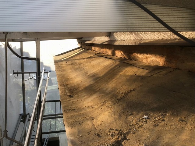 下屋根や庇の葺き替え工事