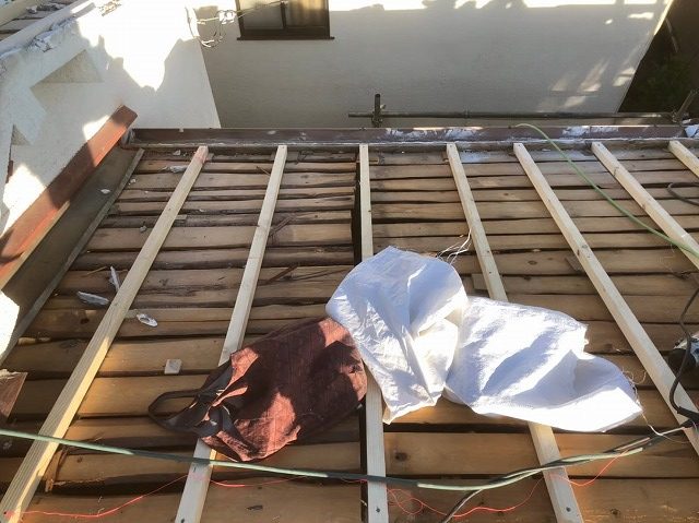 かさ上げと構造用合板で増し張り