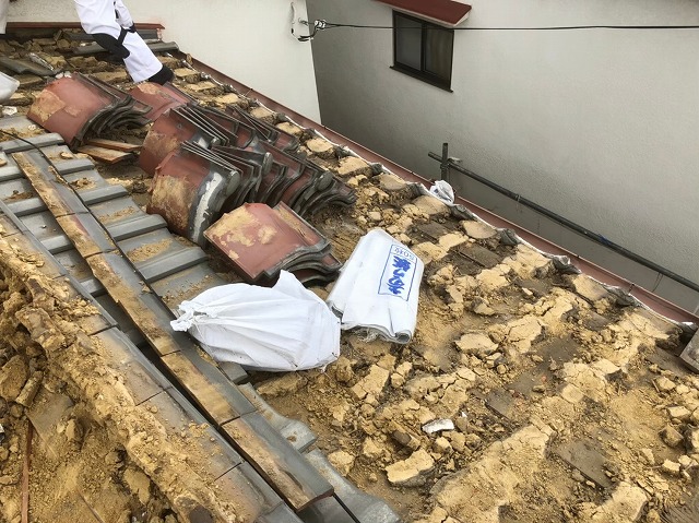 屋根解体作業開始