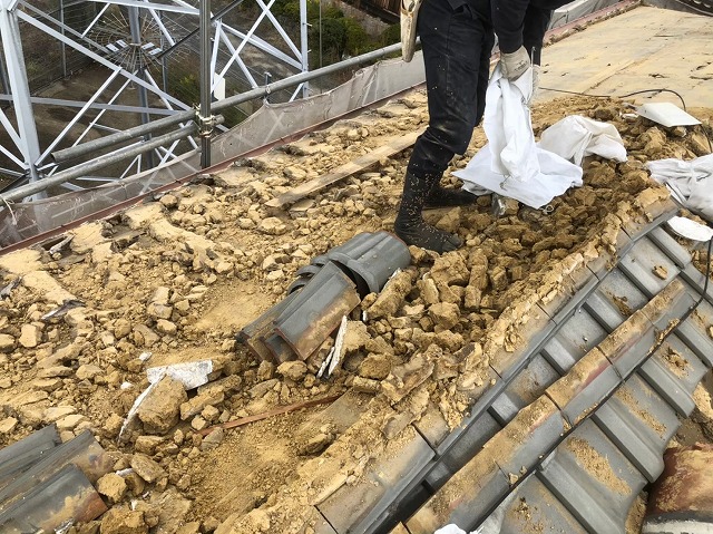 屋根解体作業開始