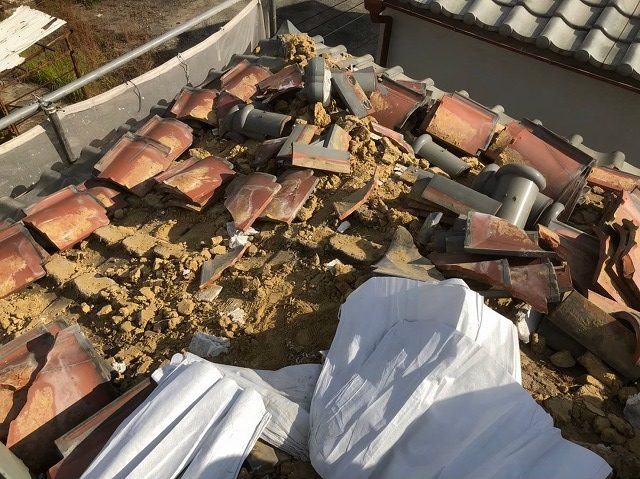 屋根解体作業開始