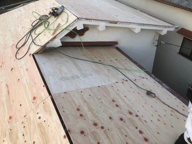 野地板の増し張り屋根強化