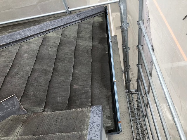 寄棟のスレート屋根