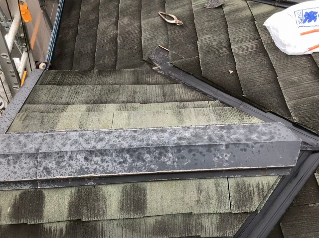 カバー工法で棟板金撤去