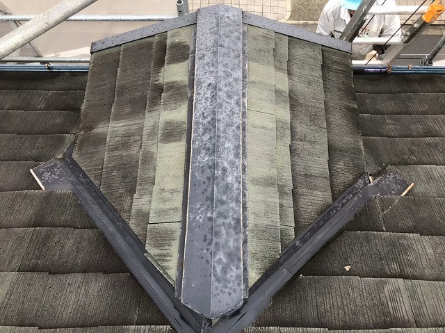 寄棟のスレート屋根